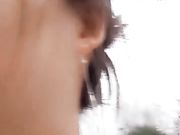萌萌哒小美女户外温泉直播勾引小伙子摸她还给撸鸡巴旁边有人也不怕对白精彩