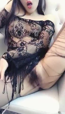 长相气质都很好的美女丝袜都快被自己撕烂完了表情相当狐媚淫荡