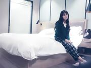 小天娱乐探花胖哥代班 格子裤颜值不错外围妹子 按头口交后入侧入猛