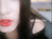 小鲜肉酒店直播时网友要求他当着老婆面操小姨子,为了礼物和老婆把小姨子操了-1
