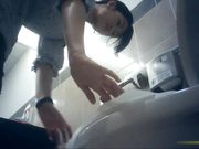 国际大厦某职业培训中心女厕偷拍个人觉得这厕所设计有问题过于宽敞让来方便的人缺乏安全感