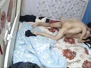 真实自拍-性感漂亮的大胸美女被老公边操边玩手机不知说了什么突然拿个超大电动鸡巴插的大叫后又狠狠操她!