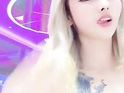 手机直播非常骚气的网红脸主播诱惑秀身材很不错花臂纹身很社会不要错过