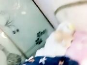 长相甜美清纯萝莉萌妹按着双腿进出抽插骑乘自己动