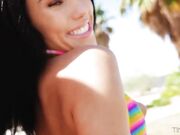 音乐节荡妇Megan Rain为了一些免费的票而做爱