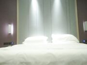 会所撩妹两千元把来月经的小妹骗到宾馆啪啪