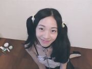 双马尾白虎学妹穿着性感情趣女仆装操深喉颜射01
